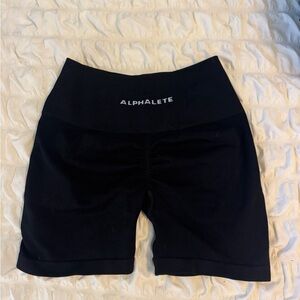 Alphalete Amplify scrunch shorts 4.5”